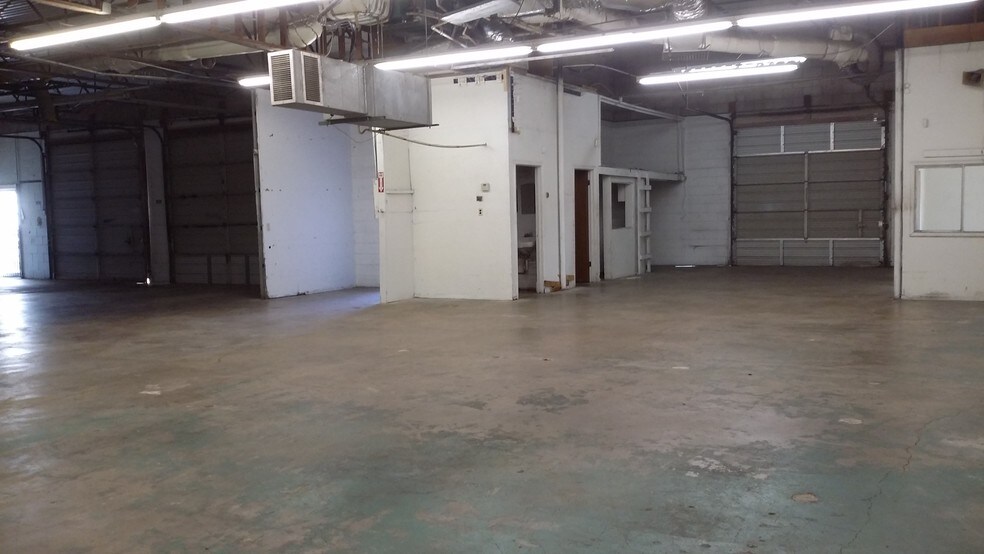 More Photos Of 1105 Colorado Ln, Arlington Unknown For Lease