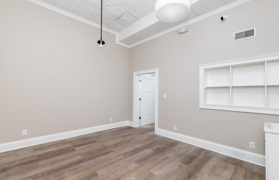 More Photos Of 2218 Bardstown Rd, Louisville Storefront For Lease