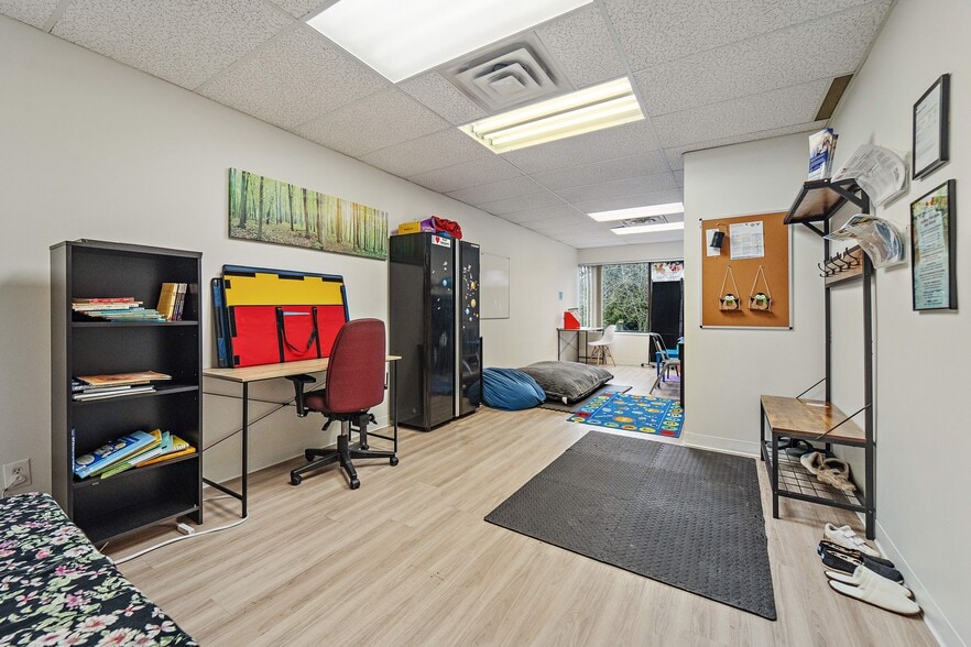 More Photos Of 3930 Shelbourne St, Victoria Office For Lease