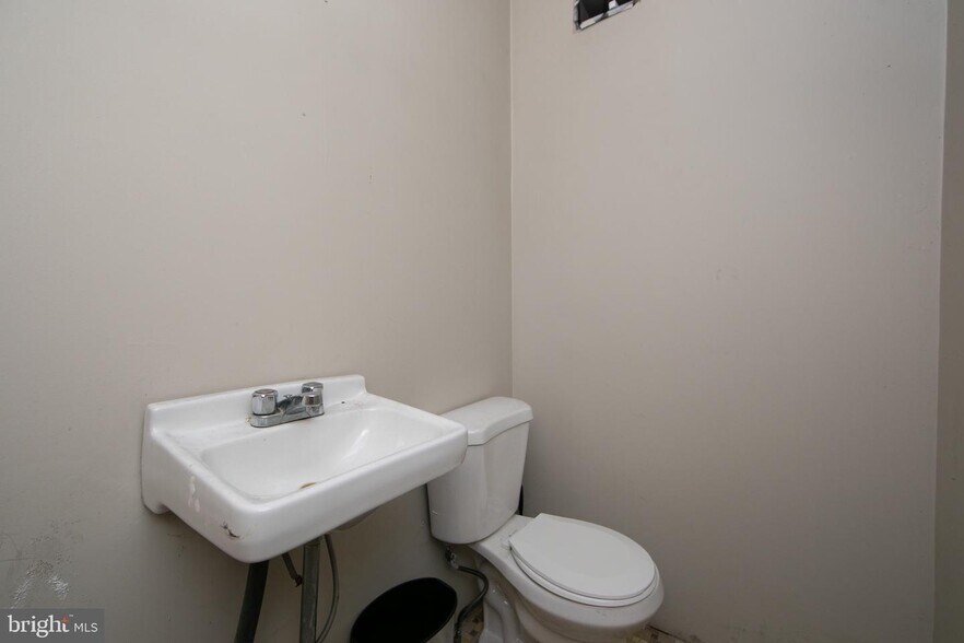 More Photos Of 201 Saint Mihiel Dr, Delran Auto Dealership For Sale