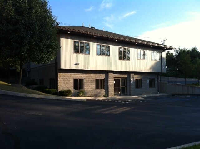 More Photos Of 466 E Main St, Middletown Medical For Lease