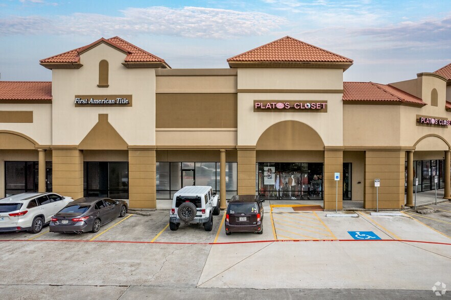 More Photos Of 9515 W Broadway St, Pearland Freestanding For Lease