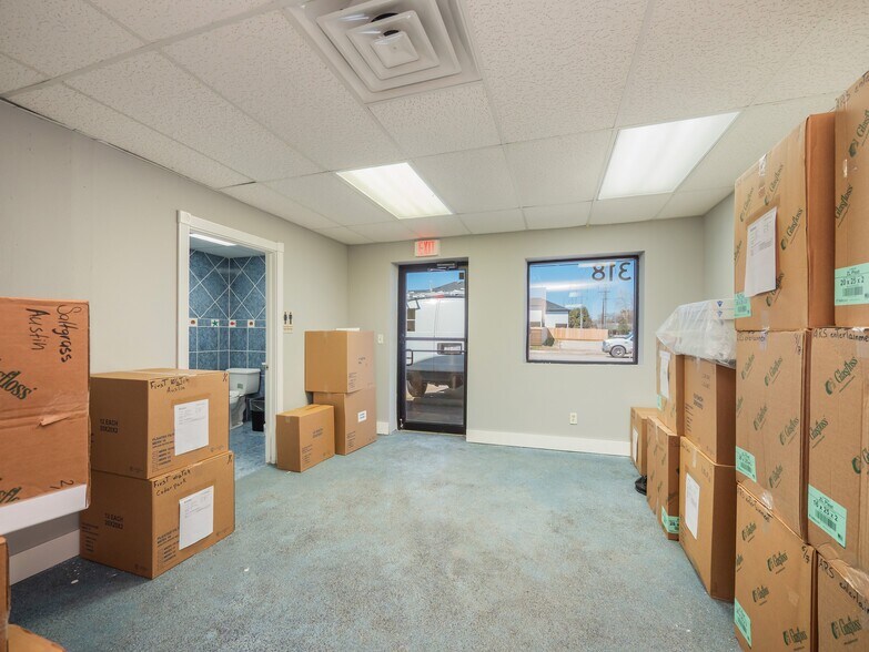 More Photos Of 318 W Byrd Blvd, Universal City Office For Sale