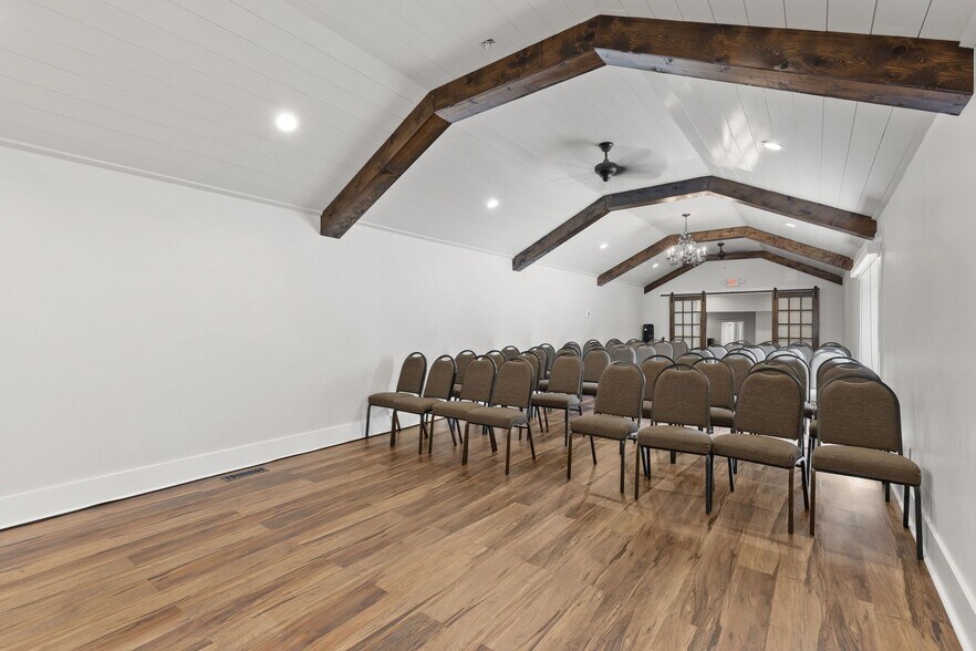 More Photos Of 157 Old Shackle Island Rd, Hendersonville Storefront Retail Office For Sale