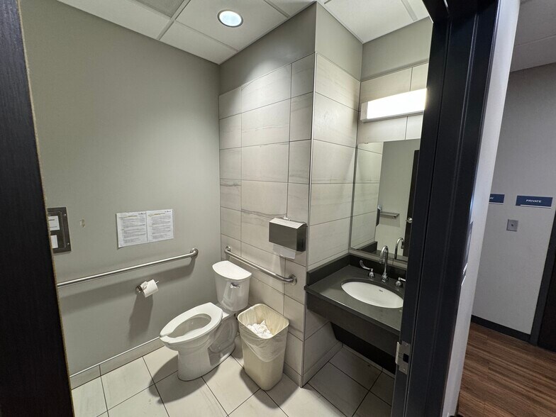 More Photos Of 5901 N 27th St, Lincoln Medical For Lease
