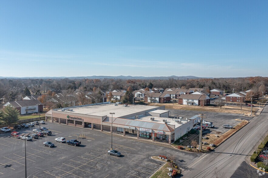 More Photos Of 210-250 Country Village Dr, Smyrna General Retail For Lease