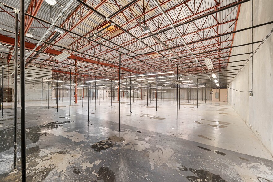 More Photos Of 8920 Fraserton Ct, Burnaby Warehouse For Lease