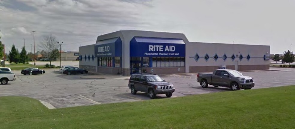 Primary Photo Of 1701 M-139, Benton Harbor Drugstore For Sale