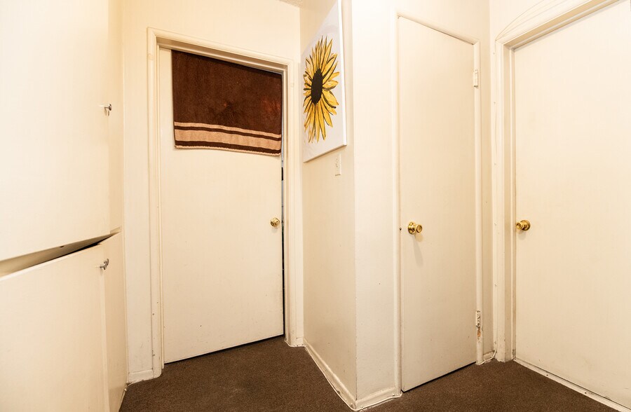 More Photos Of 2100 Bonsallo Ave, Los Angeles Apartments For Sale