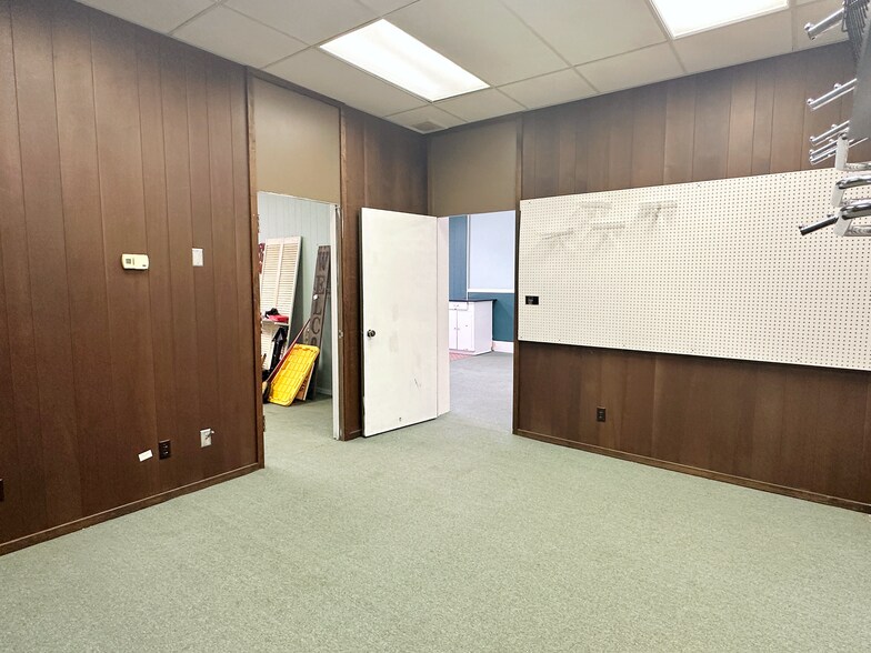 More Photos Of 105 N Main St, Atmore Office For Sale