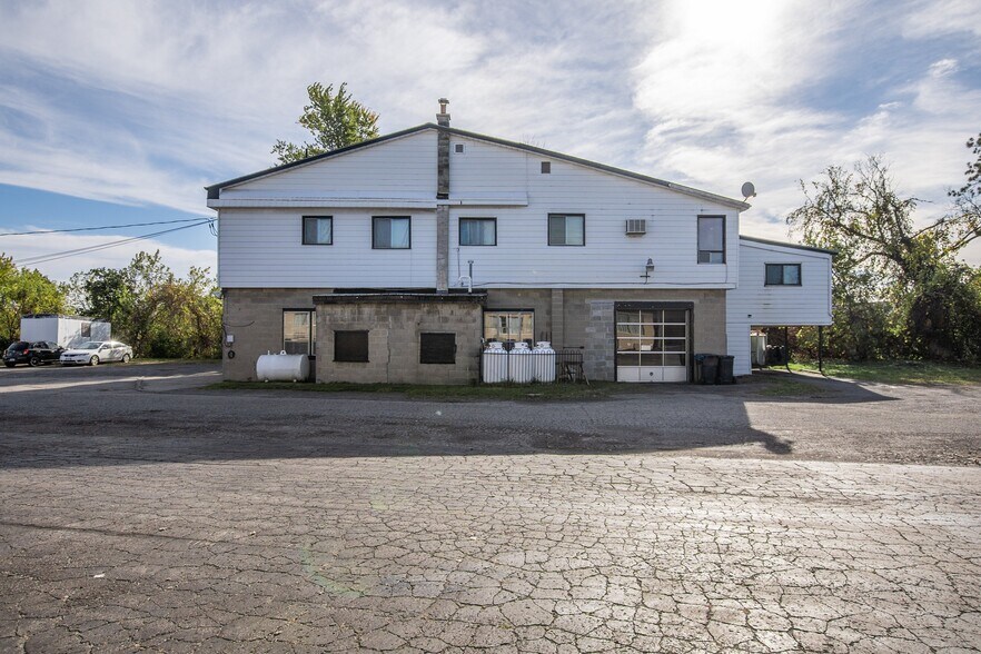 More Photos Of 146 Stewart Blvd, Brockville Light Manufacturing For Sale