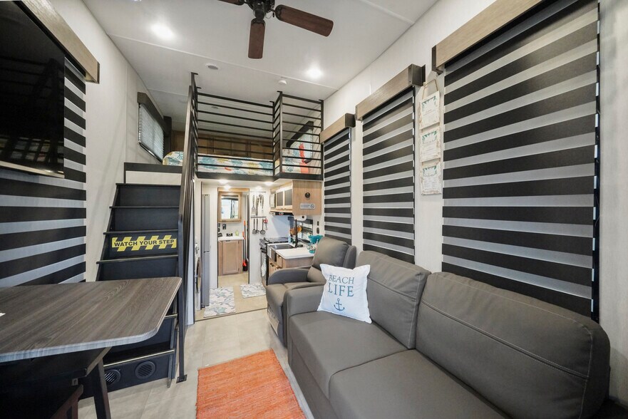 More Photos Of 1845 Oleander, Crystal Beach Trailer Camper Park For Sale