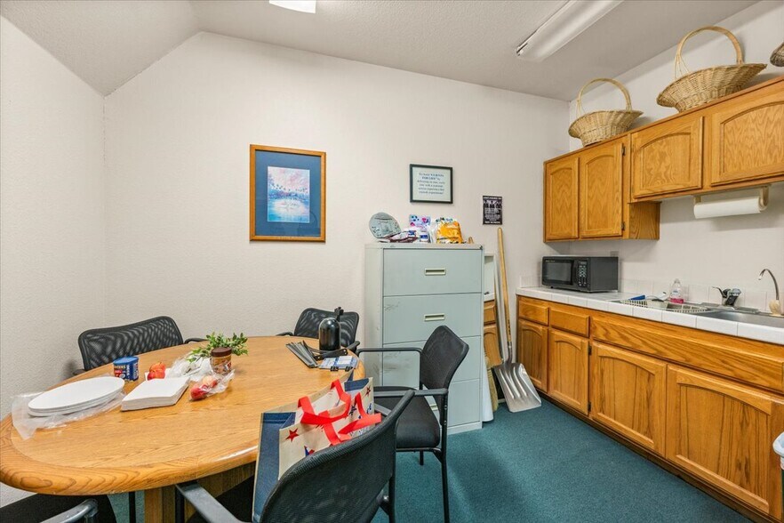 More Photos Of 41609 Big Bear Blvd, Big Bear Lake Office For Sale