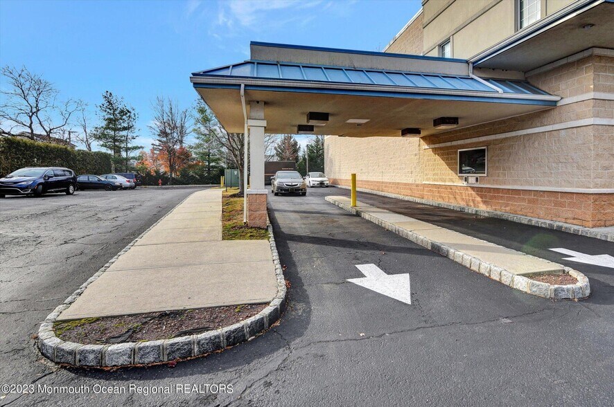 More Photos Of 199-201 Main St, Keansburg Bank For Lease