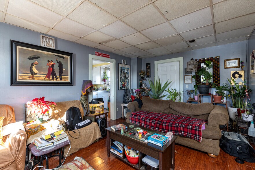 More Photos Of 501 S Douglas St, Appleton General Retail For Sale