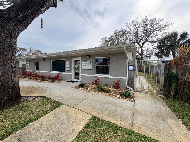 Primary Photo Of 1542 Guava Ave, Melbourne General Retail For Lease