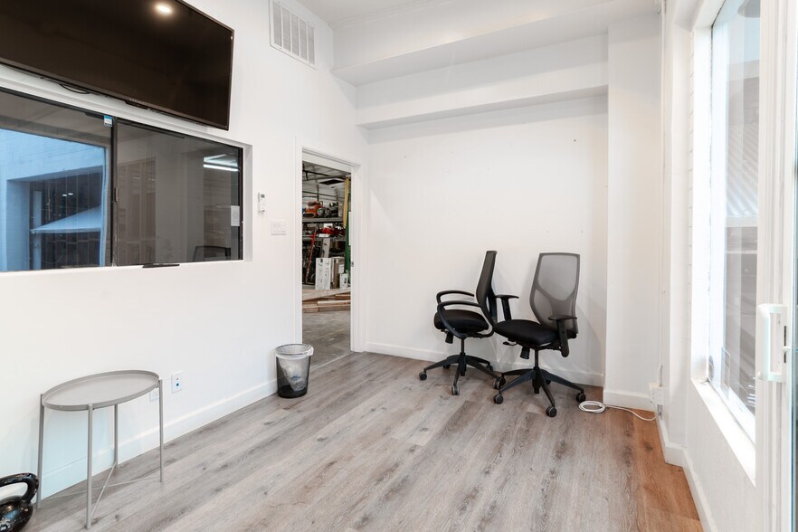 More Photos Of 11800 Vose St, North Hollywood Warehouse For Lease