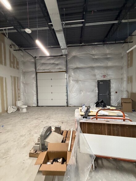 More Photos Of 5615 Wellington Rd, Gainesville Flex For Lease