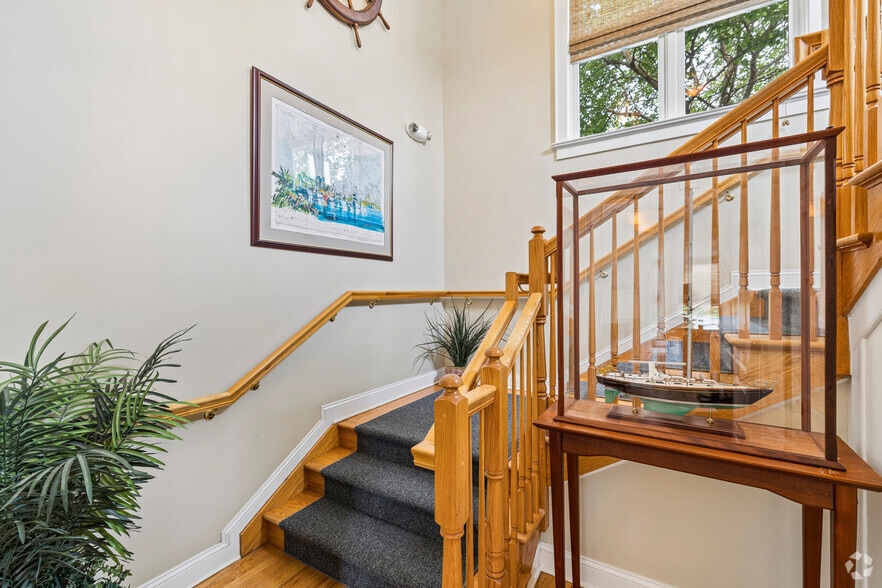 More Photos Of 704 Howe St, Point Pleasant Office For Sale