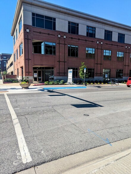 More Photos Of 415 Columbia St, Lafayette Office For Sale