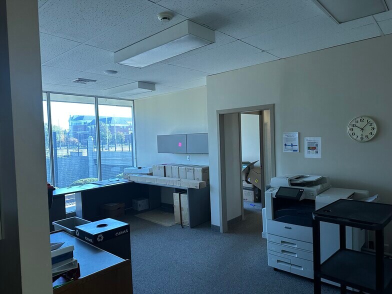 More Photos Of 606 Fayette St, Peoria Office For Sale