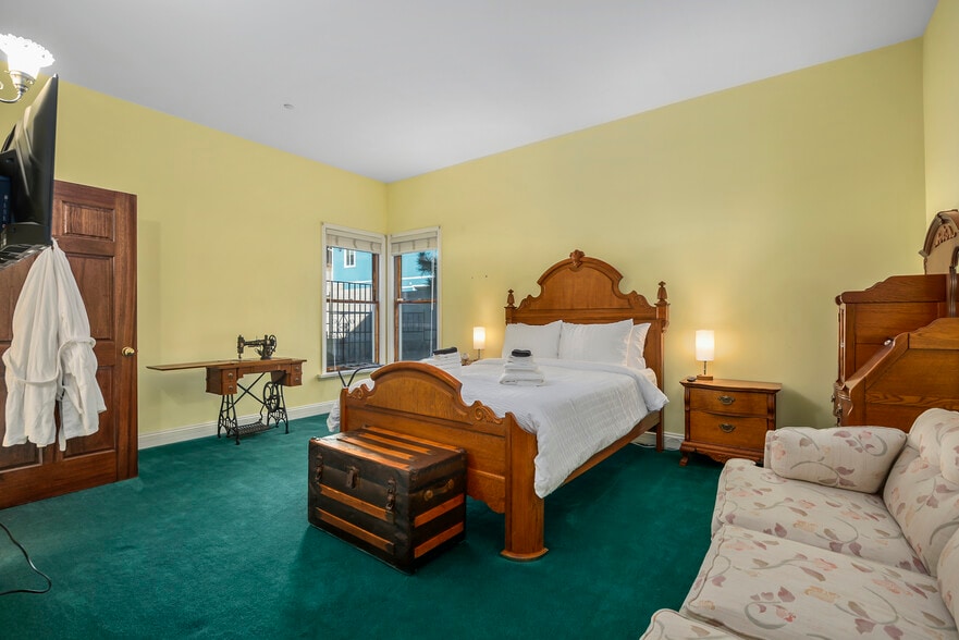 More Photos Of 790 California 2, Wrightwood Specialty For Sale