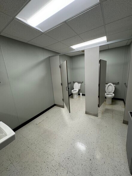 More Photos Of 245 Old Egg Harbor Rd, Berlin Township Manufacturing For Lease