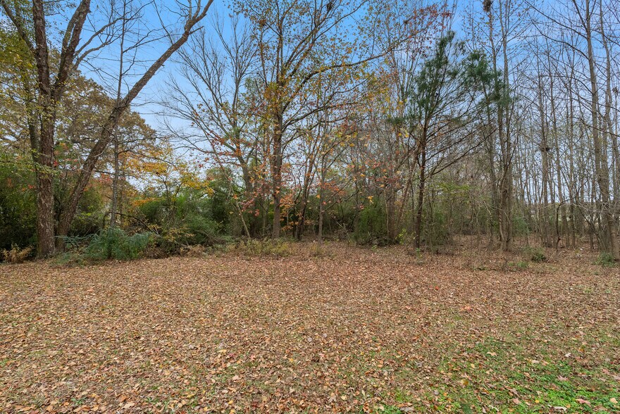 More Photos Of 16 Linder Rd, Greenbrier Apartments For Sale