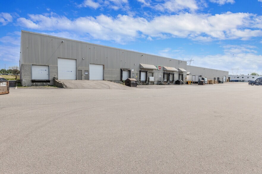 More Photos Of 3240 Av Watt, Québec Light Distribution For Lease