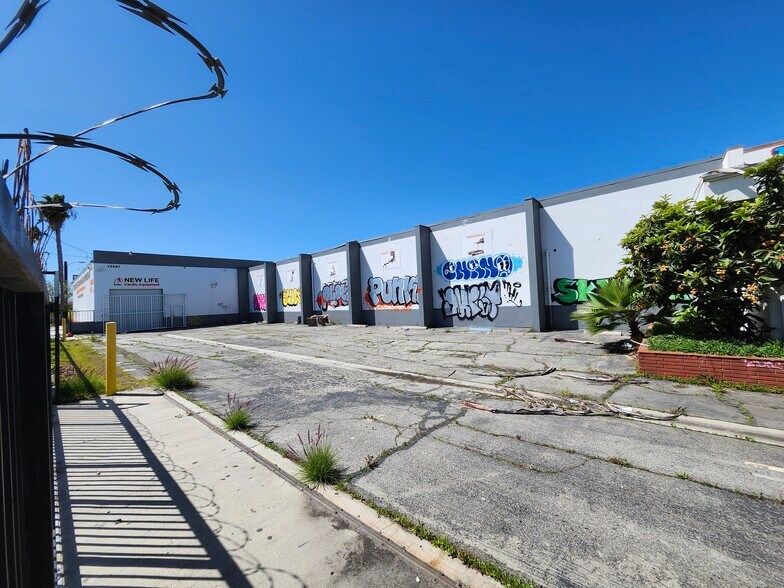 More Photos Of 13501 S Main St, Los Angeles Warehouse For Sale