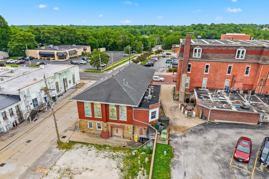 More Photos Of 115 E 5th St, Fulton Office For Sale