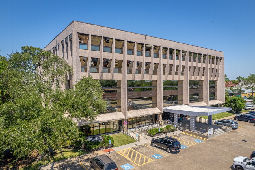 More Photos Of 10101 Fondren Rd, Houston Unknown For Lease