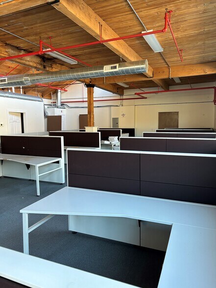 More Photos Of 10 Marine St, Thomaston Medical For Lease