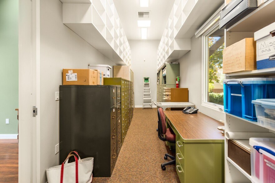 More Photos Of 407 Bryant Cir, Ojai Office For Sale