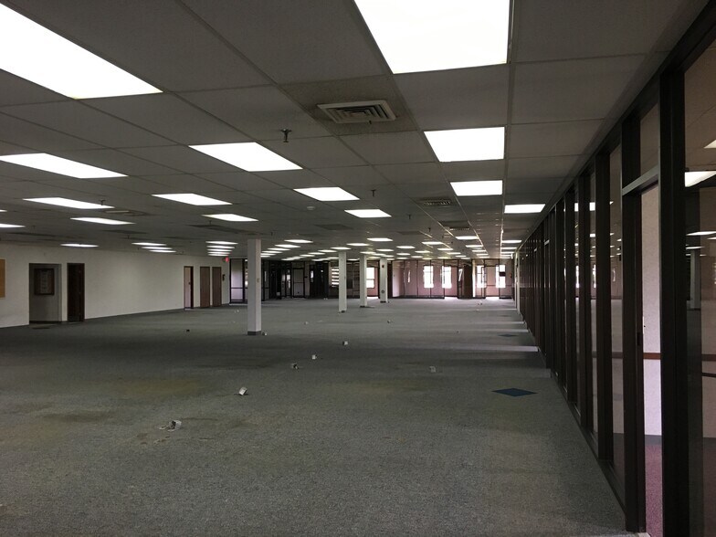 More Photos Of 29201 Aurora Rd, Solon Office For Lease