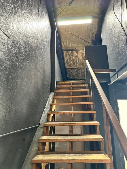 More Photos Of 10126 Jensen Dr, Houston Freestanding For Sale