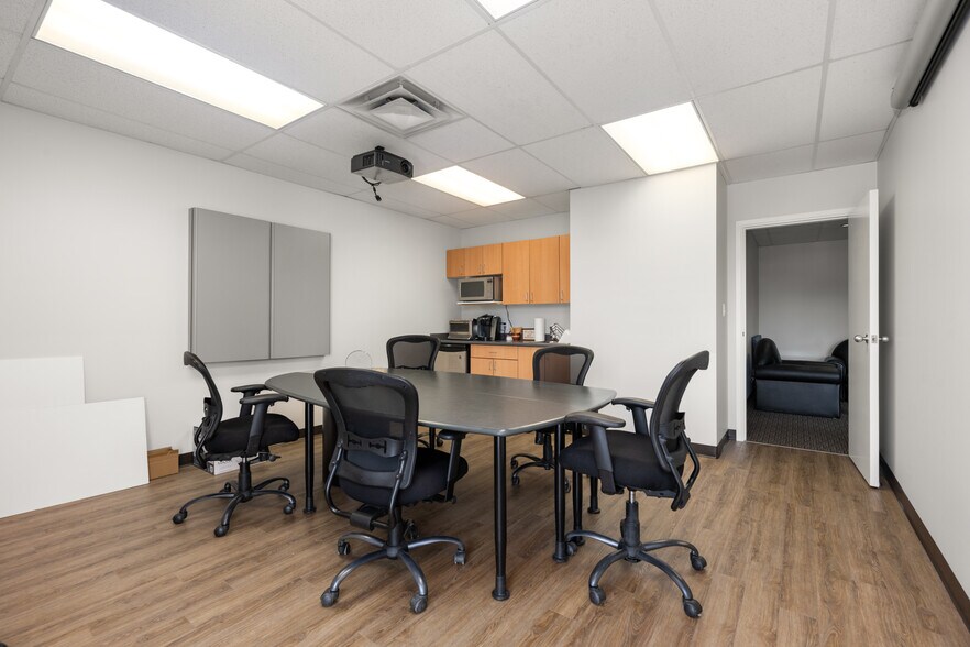 More Photos Of 4921 Wellington Rd, Nanaimo General Retail For Lease