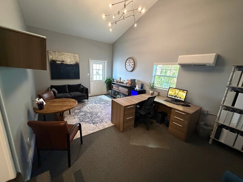 More Photos Of 3714 W Horatio St, Tampa Office For Sale