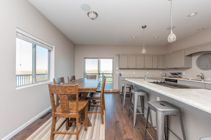 More Photos Of 13603 38th St SW, Belfield Flex For Lease