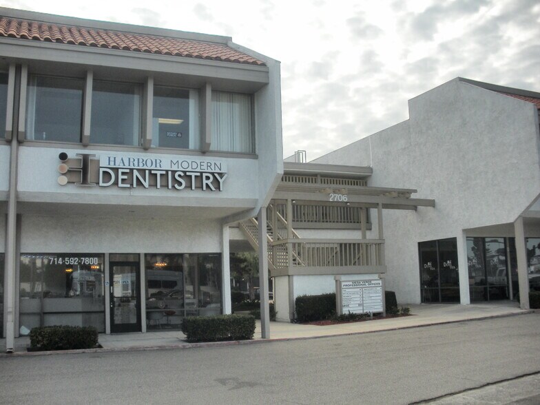 More Photos Of 2706 Harbor Blvd, Costa Mesa Storefront Retail Office For Lease