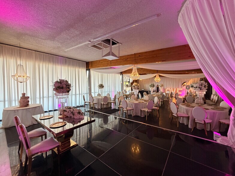 More Photos Of 2111 E Main St, Mesa Freestanding For Sale