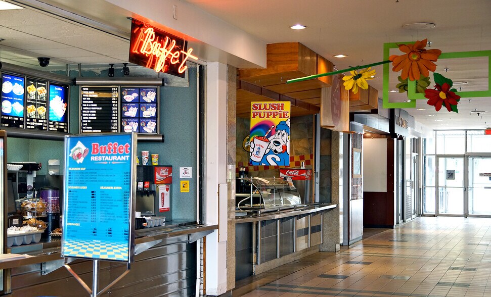 More Photos Of 2485-2541 Boul Sainte-Anne, Québec Storefront For Lease