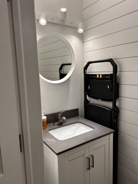 More Photos Of 677 High St, Columbus Storefront Retail Office For Lease