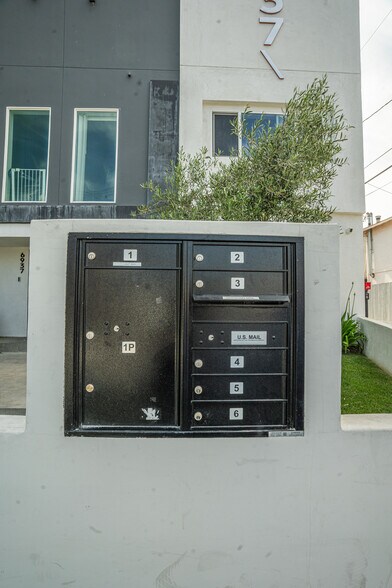 More Photos Of 6937 Simpson Ave, North Hollywood Apartments For Sale