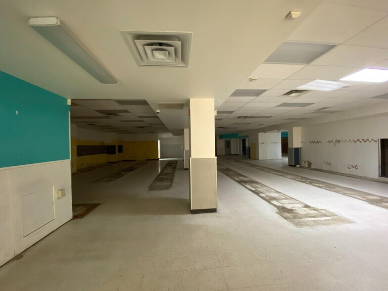 More Photos Of 115-119 Cedar St, Greater Sudbury General Retail For Sale