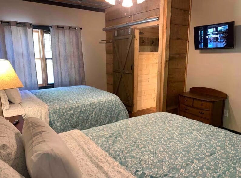 More Photos Of 33 Rose Petal Ln, Ellijay General Retail For Sale