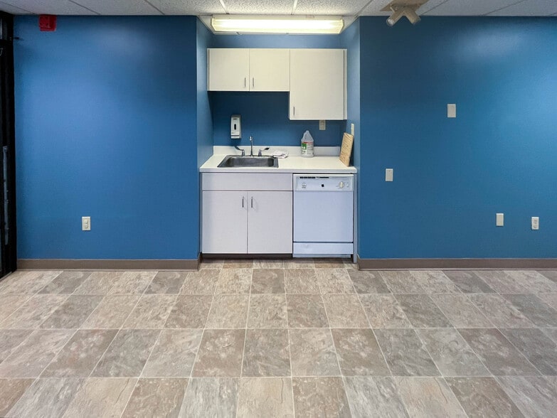 More Photos Of 496 Old Route 66, Saint Robert Office For Lease