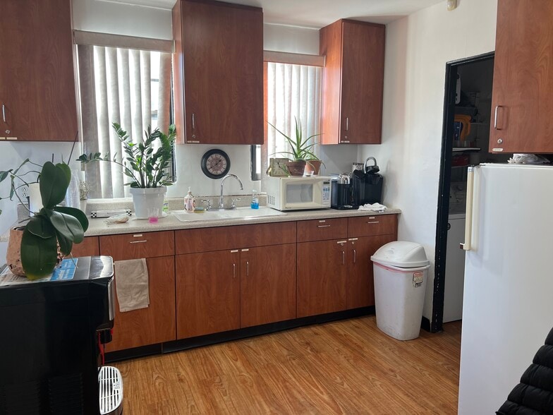 More Photos Of 1051 N Citrus Ave, Covina Freestanding For Sale