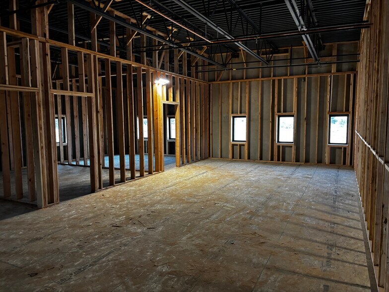 More Photos Of 2200 E Chisholm Dr, Nampa Showroom For Lease