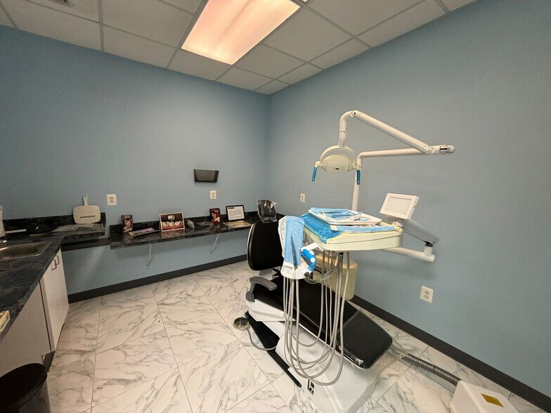 More Photos Of 1949 Devereaux Ave, Philadelphia Medical For Lease